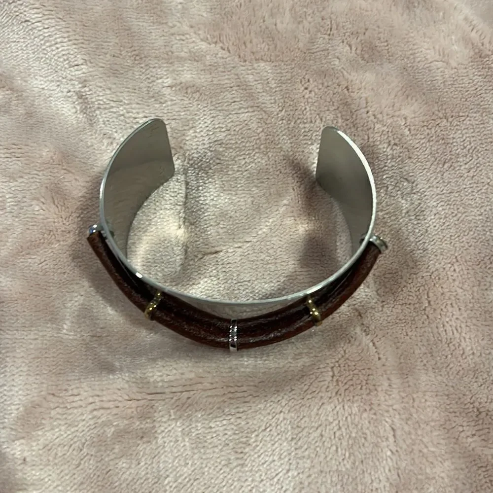 Beautiful Bracelet   - Picture 2 of 4